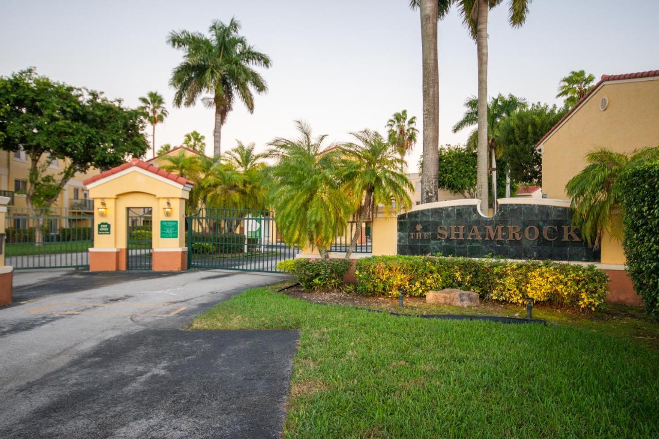 Beautiful 2/2.5 Condo W/Free Parking Fast Wifi Miami Exteriér fotografie