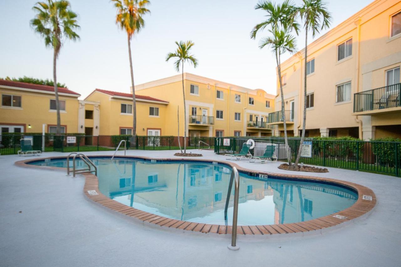 Beautiful 2/2.5 Condo W/Free Parking Fast Wifi Miami Exteriér fotografie